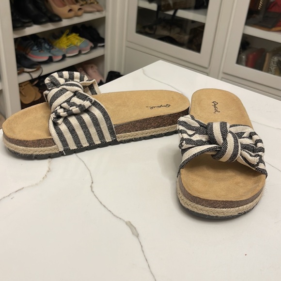 Platform sandals - Picture 2 of 4